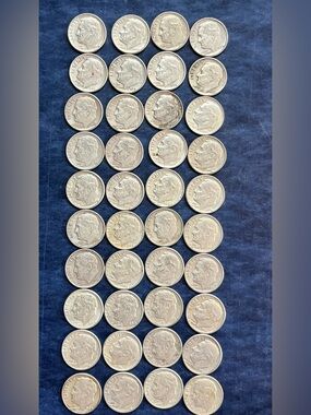 Lot of 40 U.S. silver dimes (90%) - circulated - minted 1960-1964 100g (3.5oz)